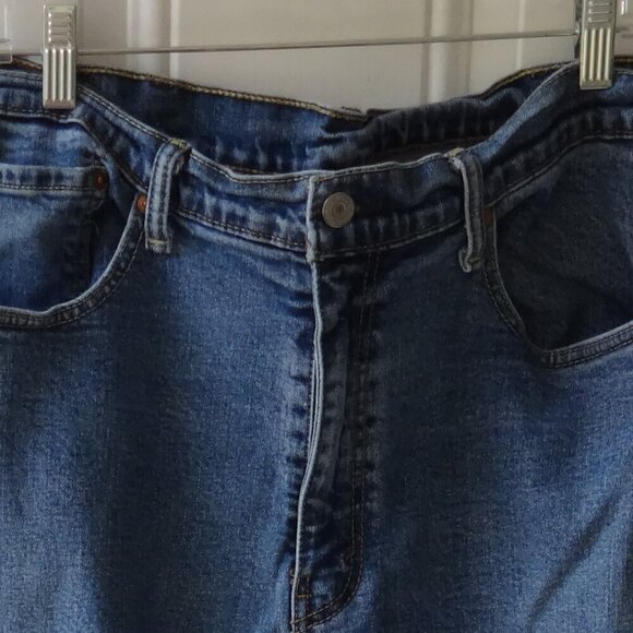 Levi's men's 517 denim jeans size 34 x 34, medium wash, straight leg,cotton, VGC - Picture 8 of 9